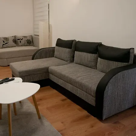 Grotta Apartment *